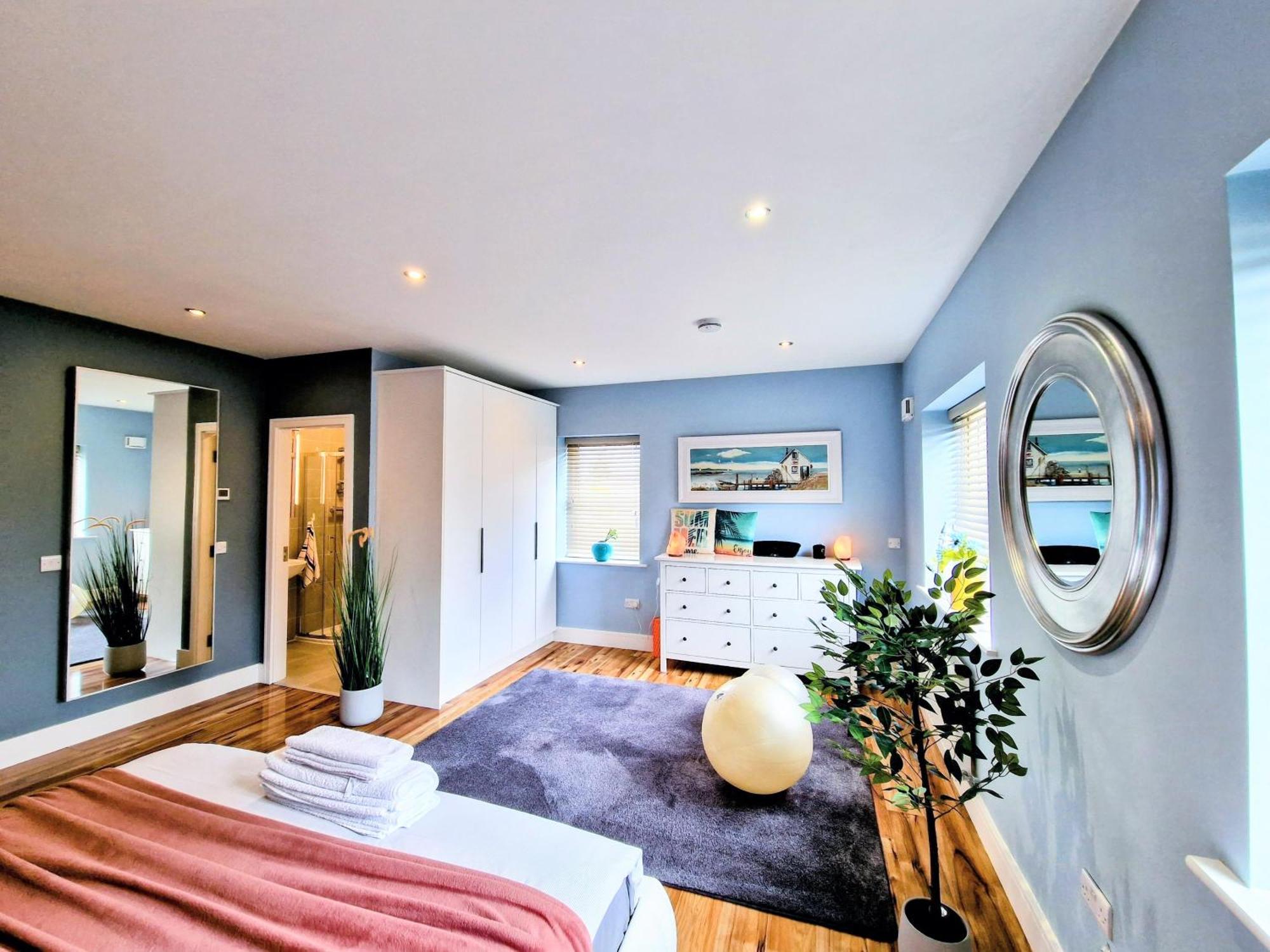 Master Bedroom With Ensuite Lucan Eksteriør billede